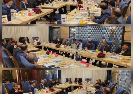 فولادسازان بزرگ پشت یک میز؛ حضور مدیرعامل فولاد اکسین در نشست انرژی، صادرات و توسعه