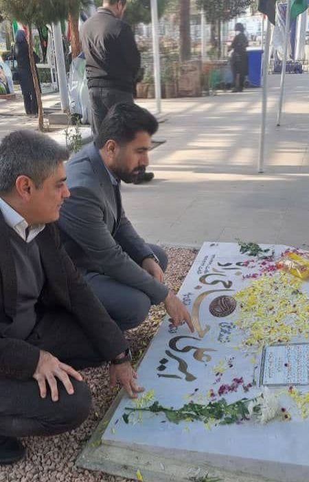 مسئولان خانه مطبوعات کشور با شهید سردار حاجی‌زاده در گلزار شهدای تهران تجدید میثاق کردند