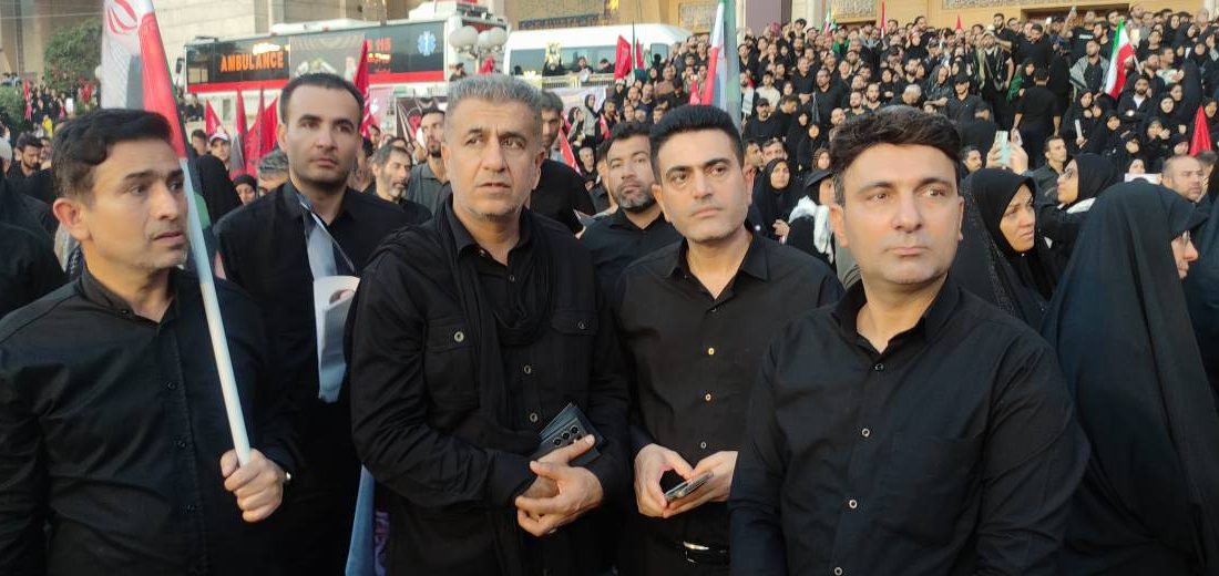 پیروان ولایت در سنگر اقتصادی خوزستان با چشمانی اشکبار در پی آخرین وداع با رهبر شهید