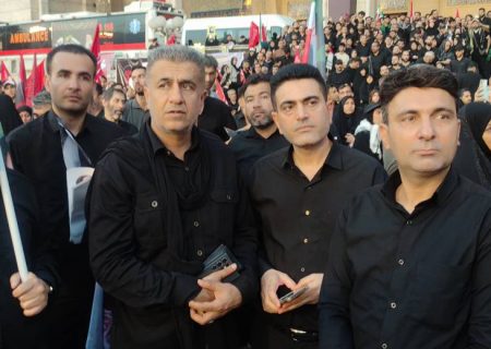 پیروان ولایت در سنگر اقتصادی خوزستان با چشمانی اشکبار در پی آخرین وداع با رهبر شهید