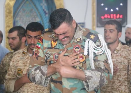 پرچم متبرک حرم رضوی در میان رزمندگان جنوب‌غرب ارتش به اهتزاز درآمد
