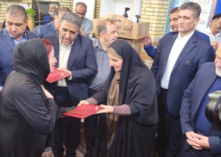 وزیر راه: امروز یکی از بهترین روزهای کاری من است؛ اسناد خانه‌های مردم تقدیم شد