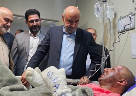 عیادت وزیر کار از کارگران مصدوم حادثه پالایشگاه آبادان